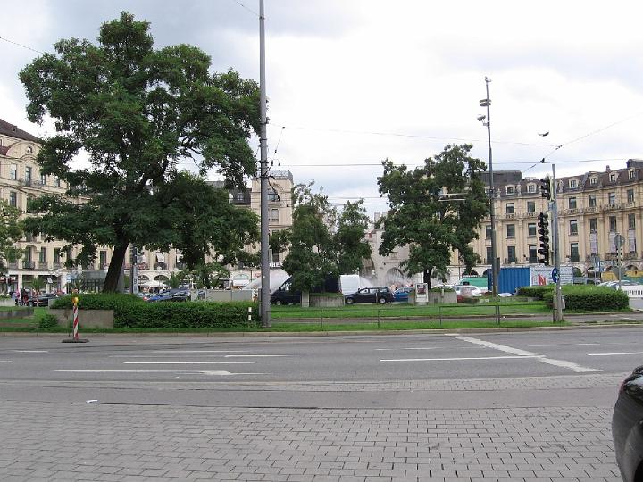 Muenchen 008.jpg - Aufgrund seiner Lage ist das Wetter relativ wechselhaft. Der Föhn bringt das ganze Jahr hindurch aus südlicher Richtung unregelmäßig warme, trockene Luftströmungen nach München.